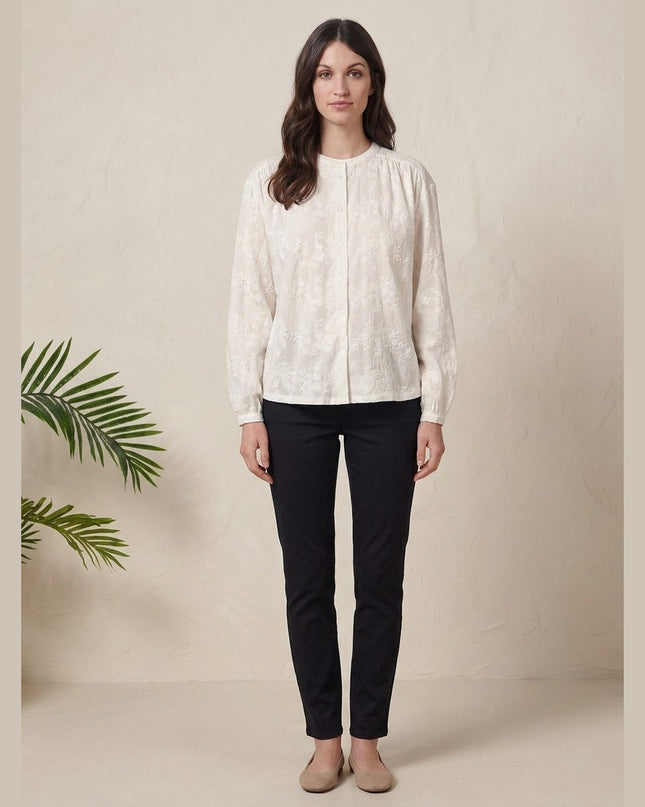 Bluzë me qëndisje ngjyrë krem e bardhë për Femra - Model Front