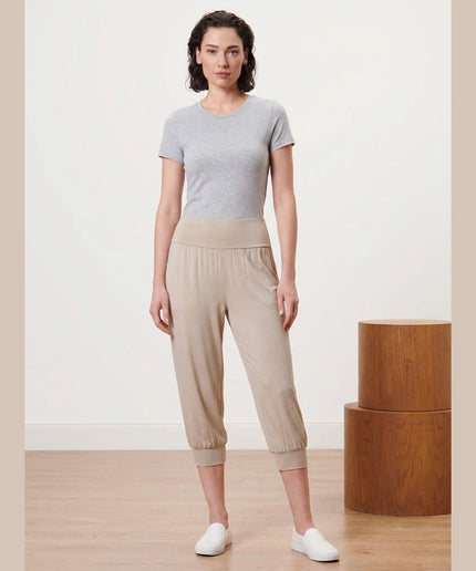 Pantallona Kapri Yoga bezhë për Femra - Model Front