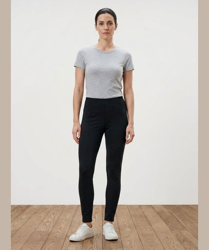 Leggings të zeza për Femra - Model Front