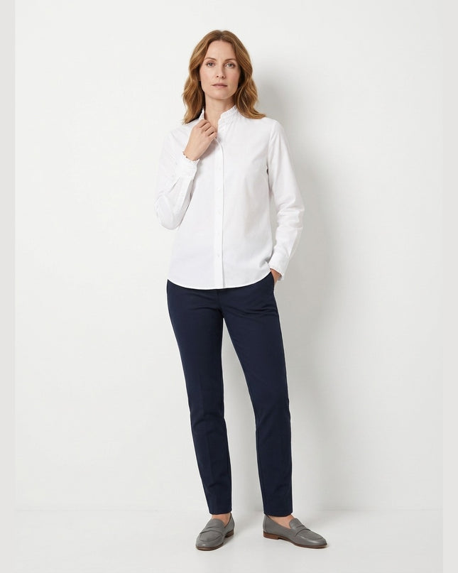 Bluzë me fruda e bardhë për Femra - Model Front
