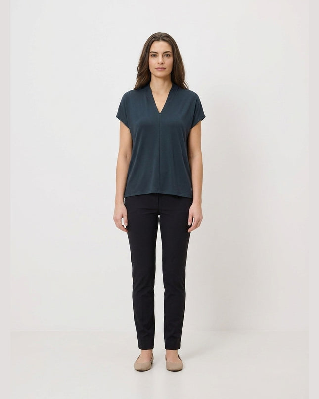 Bluzë e kaltër e mbyllur për Femra - Model Front