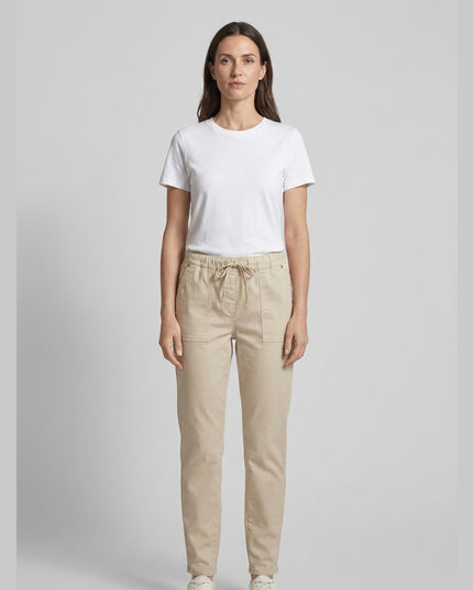 Pantallona të bezhë për Femra - Model Front