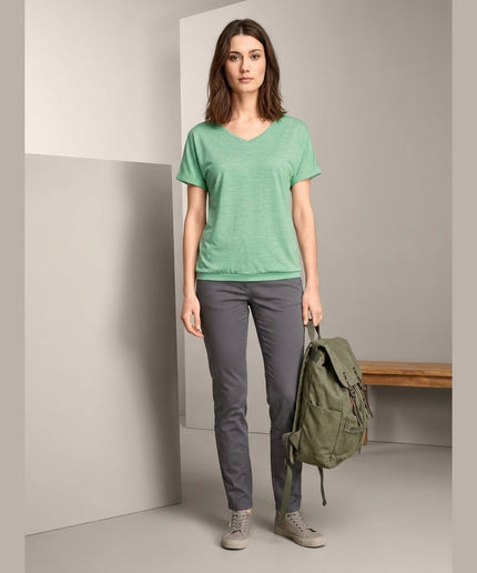 Maicë sportive mentë e meliuar për Femra - Model Front