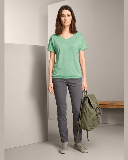 Maicë sportive mentë e meliuar për Femra - Model Front