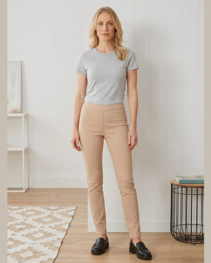 Dollakë Bezhë për Femra - Model Front