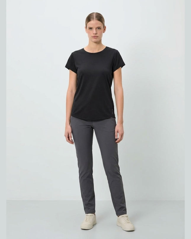 Maicë sportive e zezë për Femra - Model Front