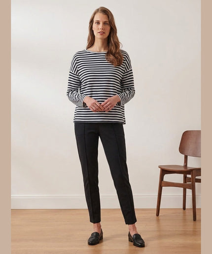 Maicë me mëngë të gjata me vija bardh e zi për Femra - Model Front