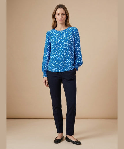 Bluzë me print e kaltër me të bardhë për Femra - Model Front