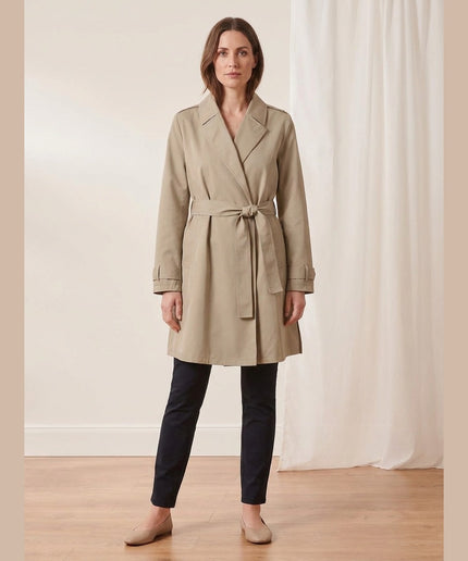Trenchcoat bezhë për Femra - Model Front