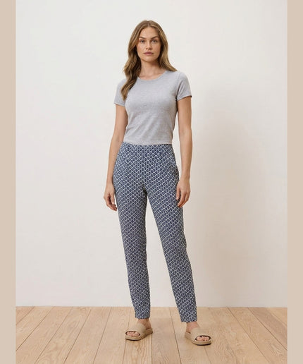 Pantallona jersey të bardhë me print të kaltër për Femra - Model Front