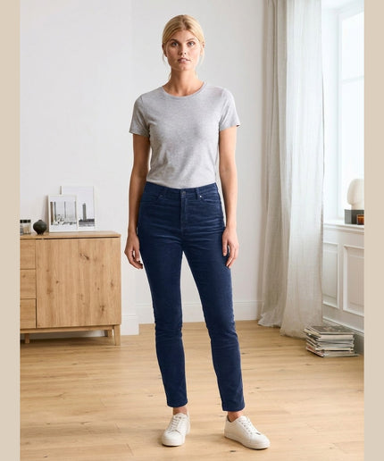 Pantallona kadife të kaltër të mbyllur për Femra - Model Front
