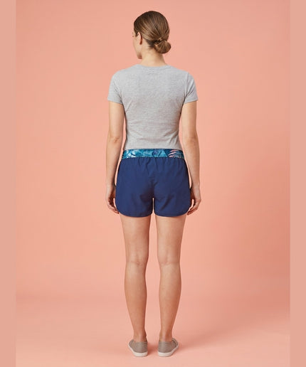 Shorts kthyese për larje dhe vrapim të kaltra për Femra - Model Back