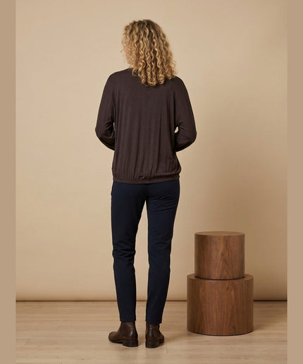 Bluzë me mëngë lakuriqi kafe e errët për Femra - Model Back