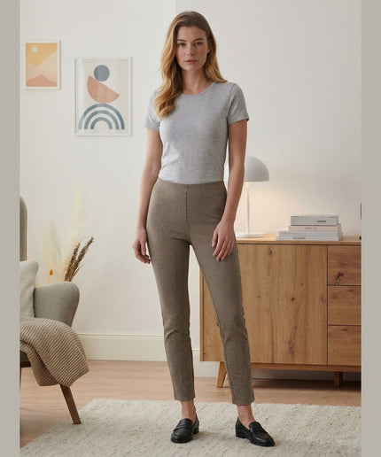 Pantallona Stretch bezhë-kafe-e zezë për Femra - Model Front