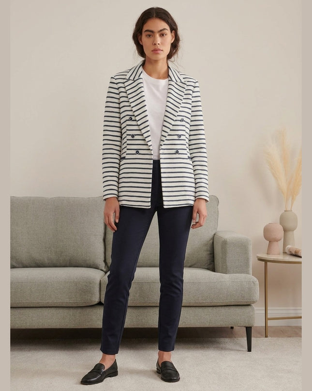 Blejzer krem me vija të kaltra të mbyllta për Femra - Model Front