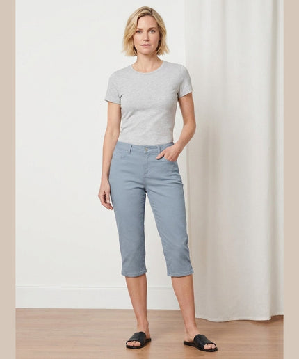 Xhinse Capri Kaltër e Çelët për Femra - Model Front