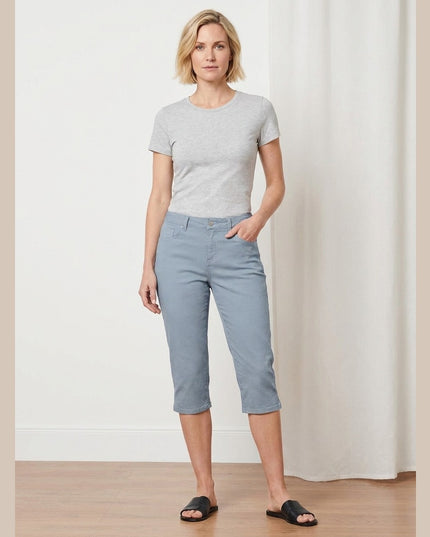 Xhinse Capri Kaltër e Çelët për Femra - Model Front