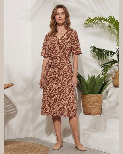 Fustan Jersey Terakota me Print Gjethe Palme Bezhë për Femra - Model Front
