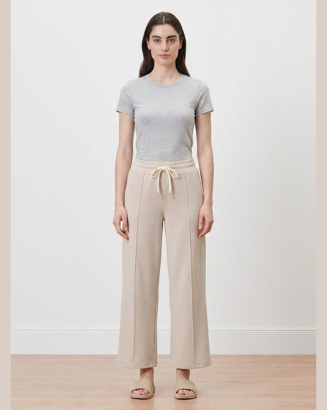 Pantallona joga bezhë për Femra - Model Front