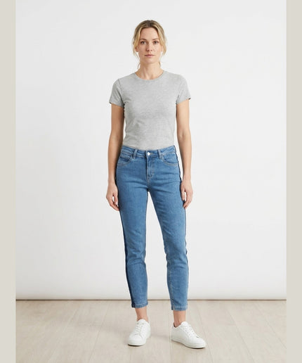 Xhinse Slim Fit të Kaltra për Femra - Model Front