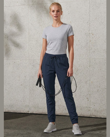 Pantallona stërvitjeje softshell Navy për Femra - Model Front