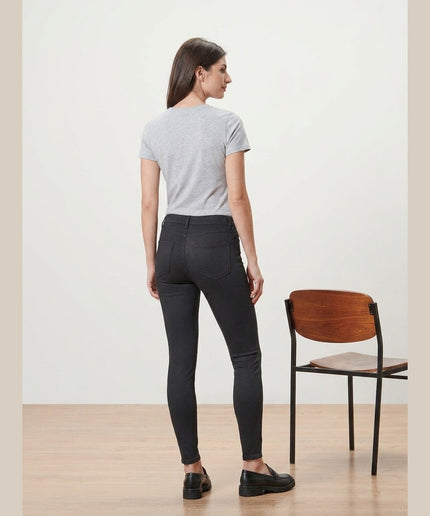 Jeggings të zeza për Femra - Model Back