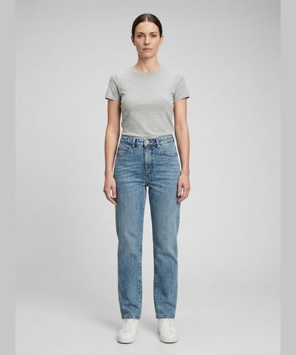 Xhinse Straightfit Midblue Denim për Femra - Model Front