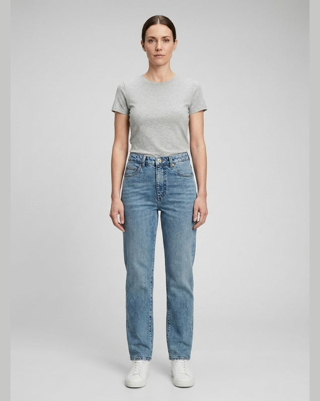 Xhinse Straightfit Midblue Denim për Femra - Model Front
