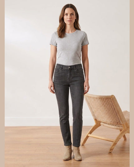 Xhins Slimfit Gri e Errët për Femra - Model Front