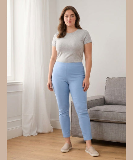 Pantallona Stretch të Kaltër të Çelët për Femra - Model Front