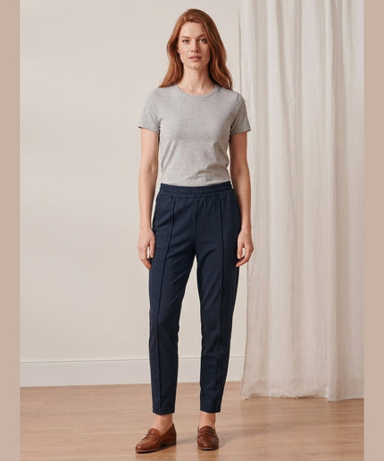 Pantallona jogger të kaltra të errëta për Femra - Model Front