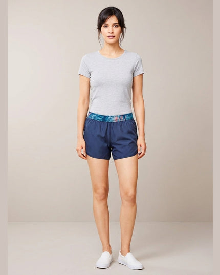 Shorts kthyese për larje dhe vrapim të kaltra për Femra - Model Front