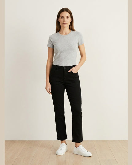Xhins Straight të Zeza për Femra - Model Front