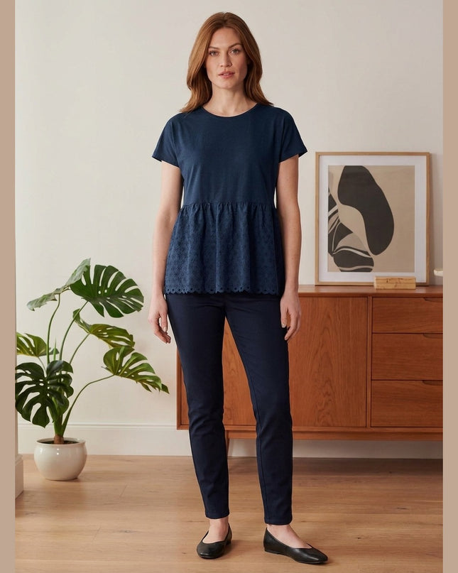 Maicë me qëndisje e kaltër e mbyllur për Femra - Model Front