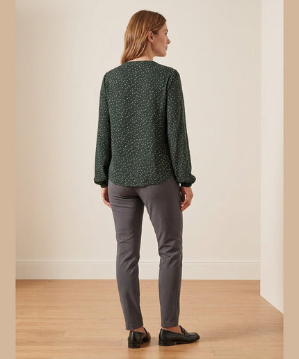 Bluzë këmishë e gjelbër e mbyllur me pika krem për Femra - Model Back