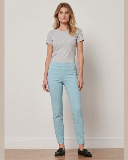 Pantallona Stretch e Kaltër e Çelët për Femra - Model Front