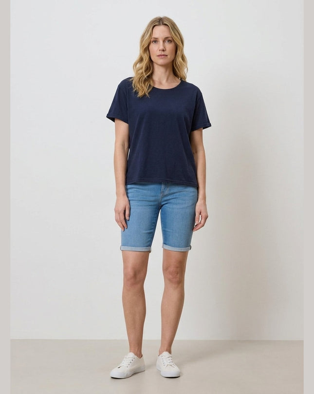Maicë liri e kaltër e mbyllur për Femra - Model Front