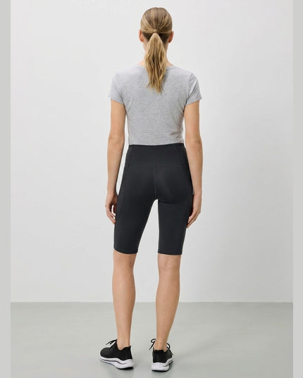 Dollakë të shkurtra të zeza për femra - Model Back