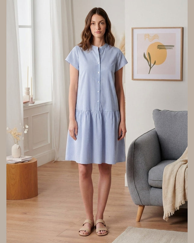 Fustan Seersucker me vija të kaltra e të bardha për Femra - Model Front