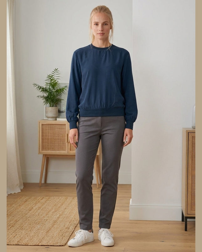 Bluzë blu e mbyllët për Femra - Model Front
