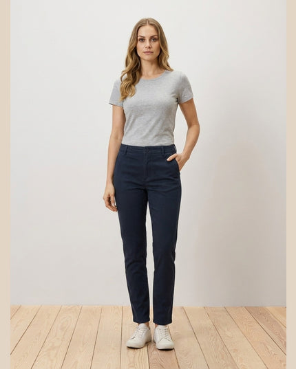 Pantallona Chino Blu e errët për Femra - Model Front