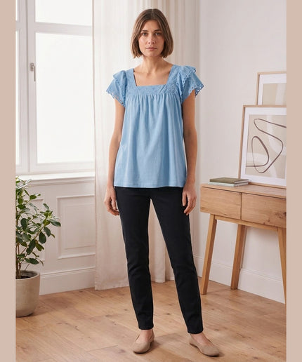 Maicë me qëndisje e kaltër e hapur për Femra - Model Front