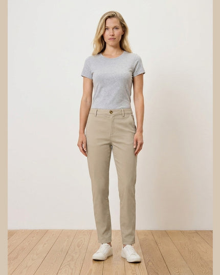 Pantallona Chino Bezhë për Femra - Model Front