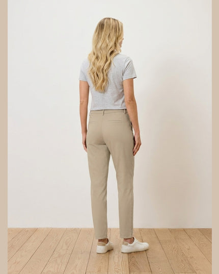 Pantallona Chino Bezhë për Femra - Model Back
