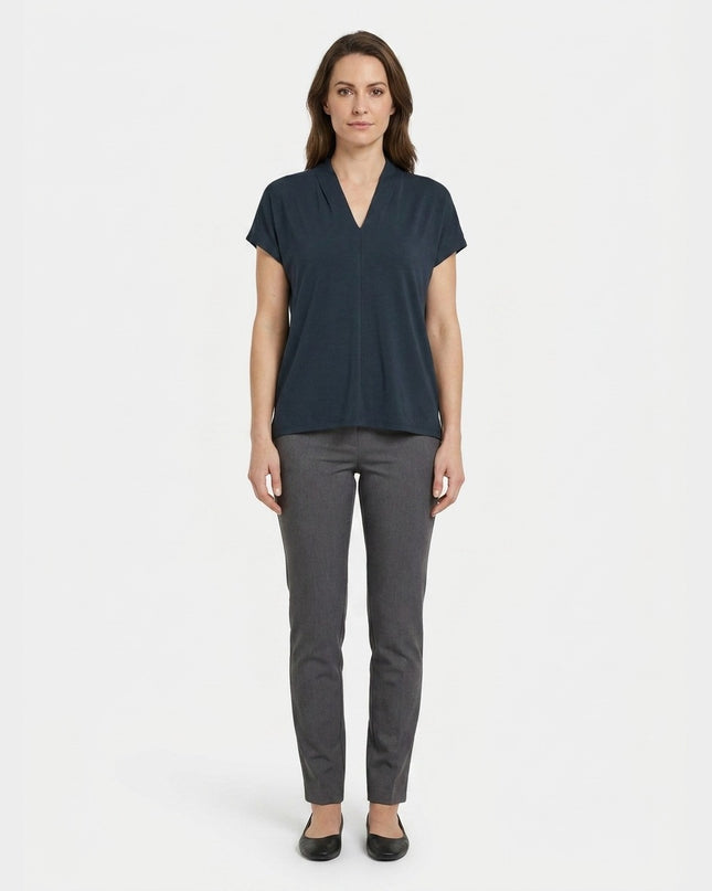 Bluzë e kaltër e mbyllur për Femra - Model Front