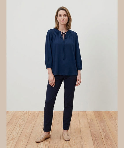 Bluzë tunikë e kaltër e mbylltë për Femra - Model Front
