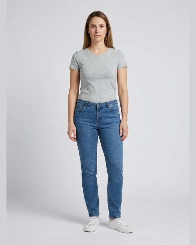 Xhinse Slim Fit të kaltra për Femra - Model Front