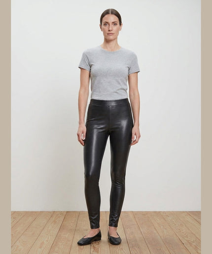 Dollakë të zeza për femra - Model Front
